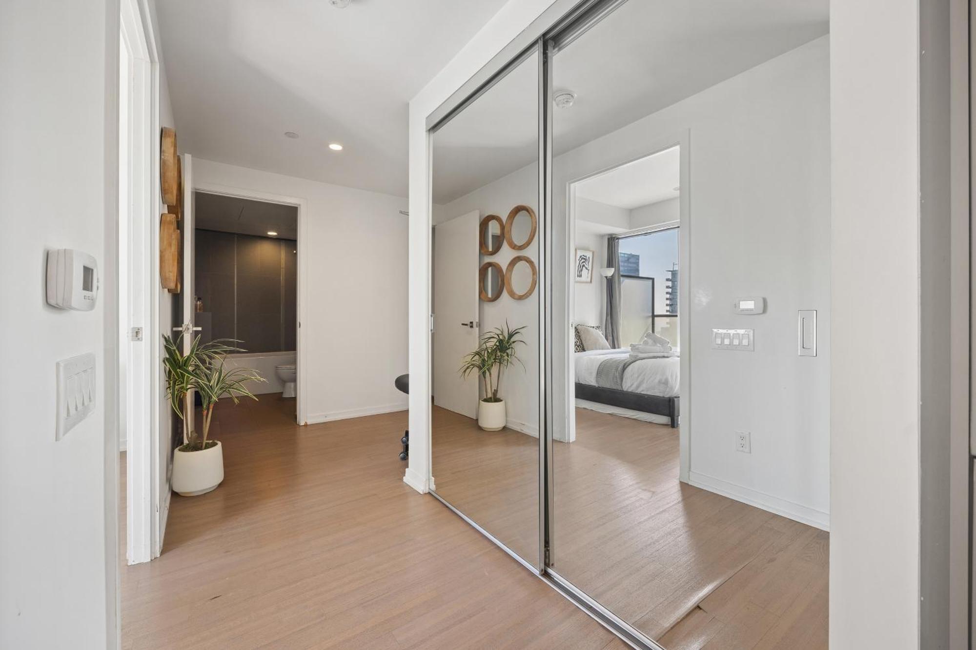 Trendy 1Bedroom Downtown Toronto Condo Экстерьер фото